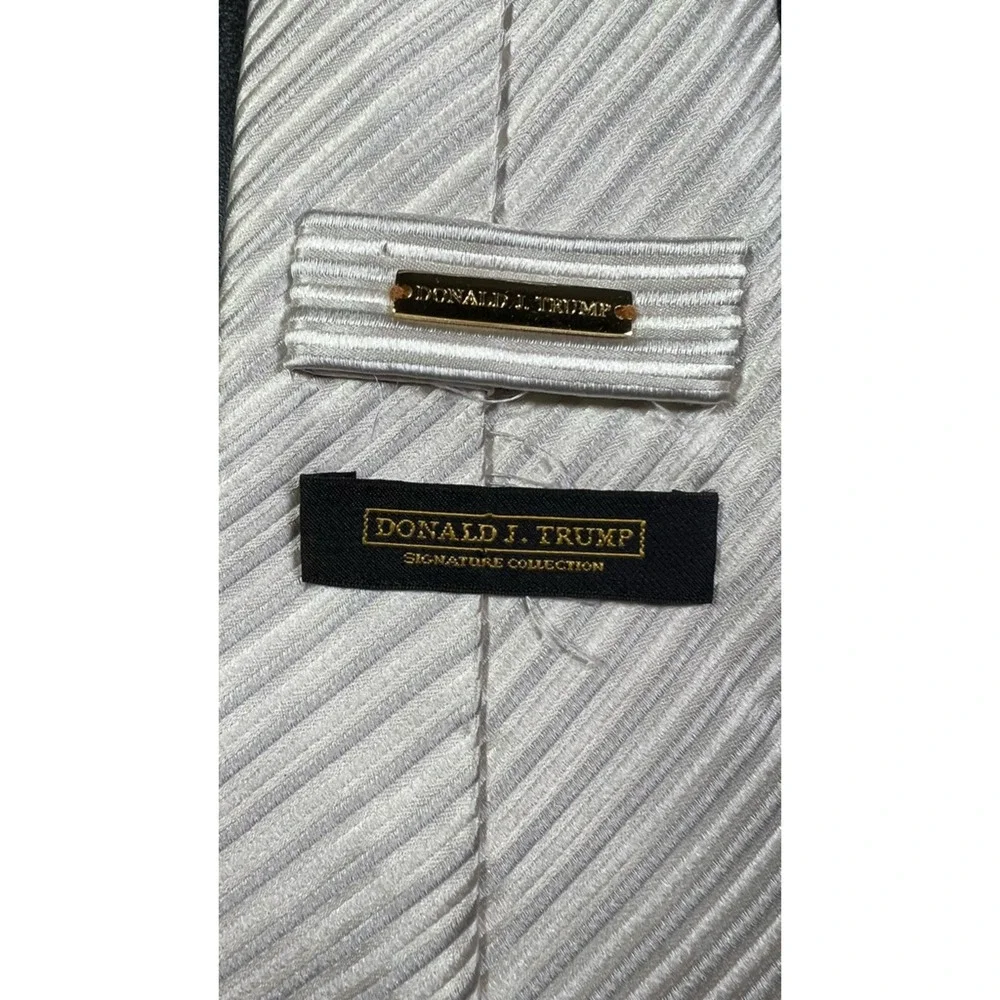 Donald J. Trump Mens Tie Necktie Cream Stripe 100% Silk Tied Wide Woven Classic